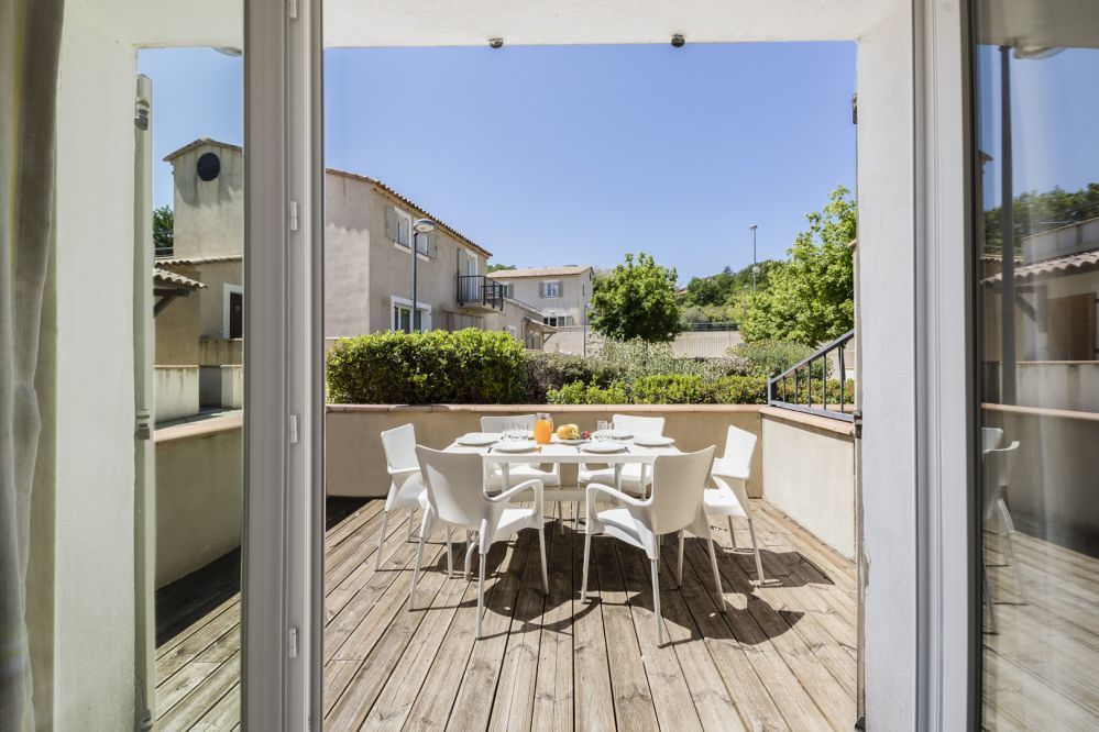 Garden & City - 2 bedroom cabin house